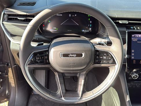 Used 2022 Jeep Grand Cherokee Overland image 15