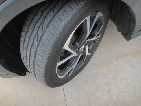 Used 2018 Toyota C-HR XLE image 17