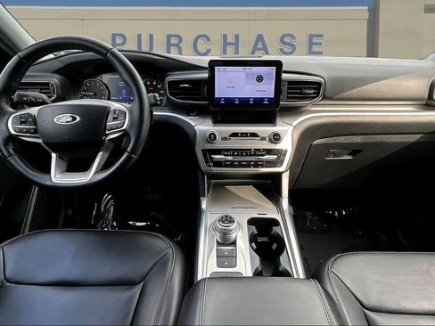 Used 2022 Ford Explorer XLT w/ Equipment Group 202A RWD image 9