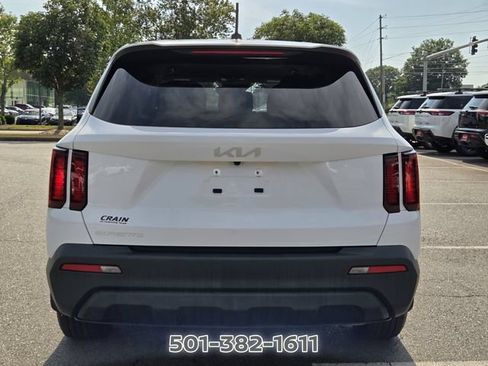 Used 2023 Kia Sorento LX FWD image 4