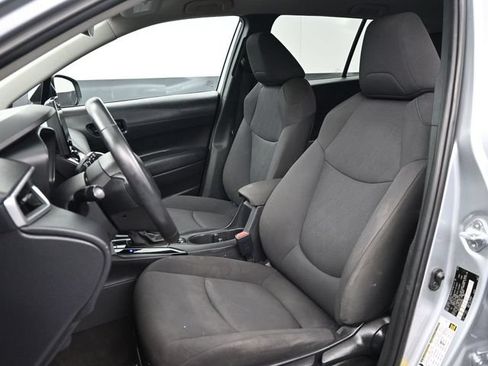 Used 2024 Toyota Corolla Cross LE FWD image 6