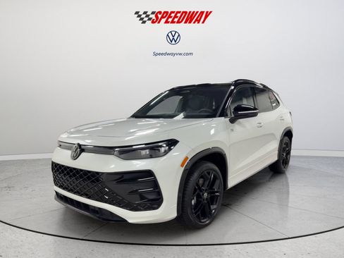 New 2026 Volkswagen Tiguan SE R-Line image 3