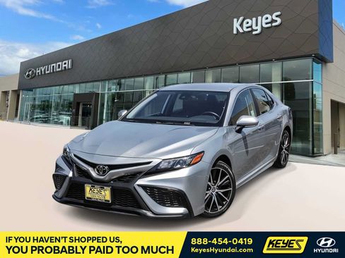Used 2023 Toyota Camry SE FWD image 1