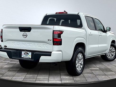 Used 2023 Nissan Frontier SV image 3
