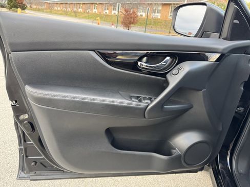 Certified 2021 Nissan Rogue Sport SV image 22