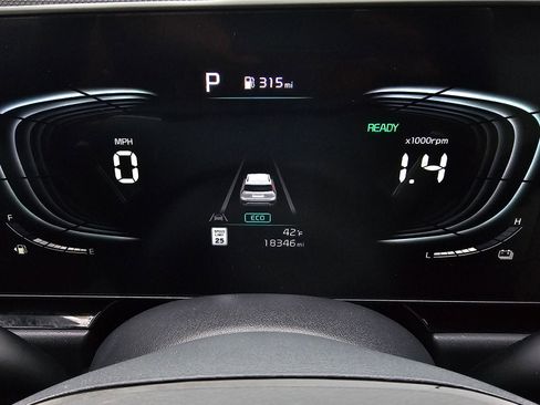 Used 2024 Kia Niro EX Touring image 29