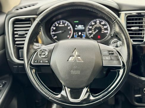 Used 2017 Mitsubishi Outlander SE image 13