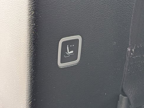 New 2026 Chrysler Pacifica Limited w/ Uconnect Theater Family Group image 32