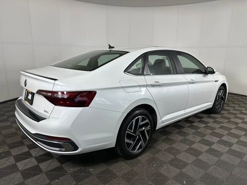 Used 2024 Volkswagen Jetta SEL image 3