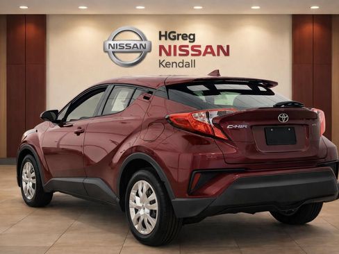Used 2019 Toyota C-HR LE FWD image 2