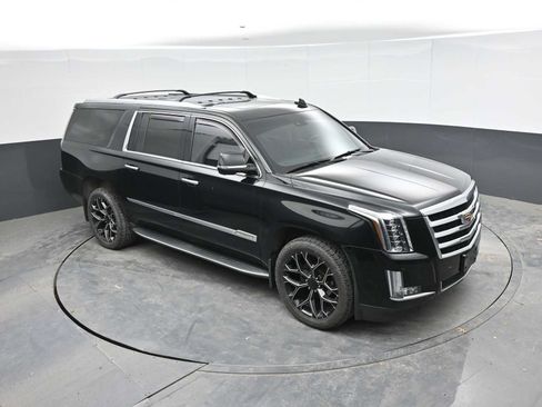 Used 2018 Cadillac Escalade ESV Luxury AWD/4WD image 18