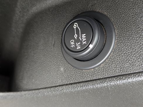 Used 2022 Chevrolet Equinox RS w/ RS Leather Package FWD image 16