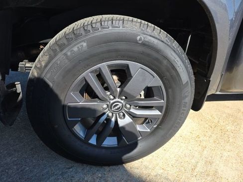 Certified 2025 Nissan Frontier SV w/ SV Convenience Package image 9