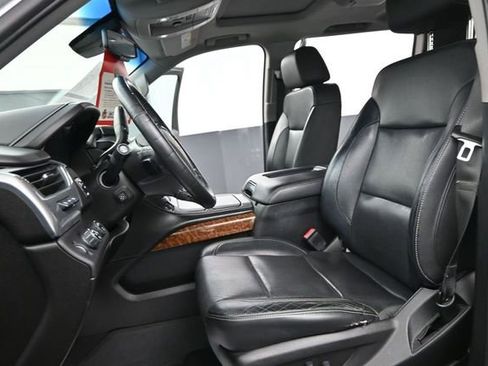 Used 2019 Chevrolet Suburban Premier AWD/4WD image 11