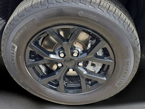 Used 2025 Jeep Grand Cherokee L Altitude image 11