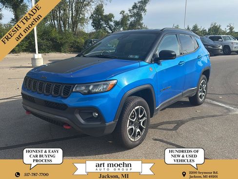 Used 2025 Jeep Compass Trailhawk AWD/4WD image 1