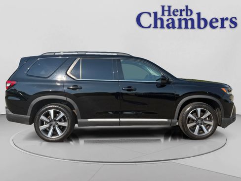 Used 2025 Honda Pilot Touring image 11