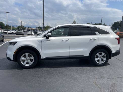 Used 2022 Kia Sorento LX AWD/4WD image 3
