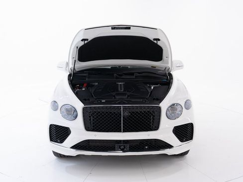 Used 2024 Bentley Bentayga V8 image 46