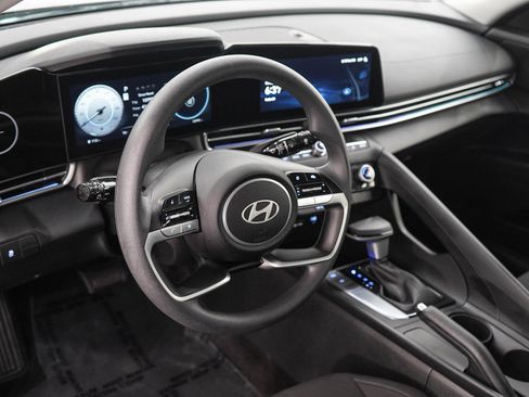 Used 2024 Hyundai Elantra SEL FWD image 19