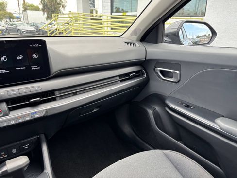 Used 2025 Kia K4 FWD image 34