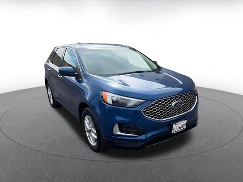 Used 2024 Ford Edge SEL image 3