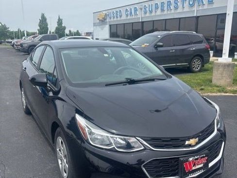 Used 2018 Chevrolet Cruze LS FWD image 1