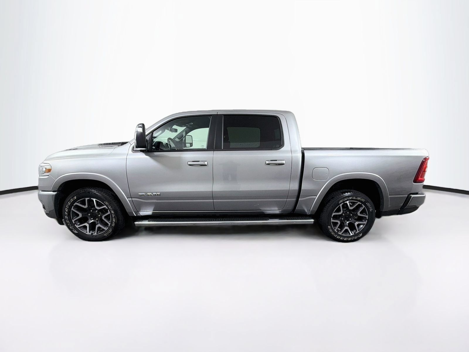 Used 2025 RAM 1500 Laramie w/ Advanced Safety Group II AWD/4WD image 4