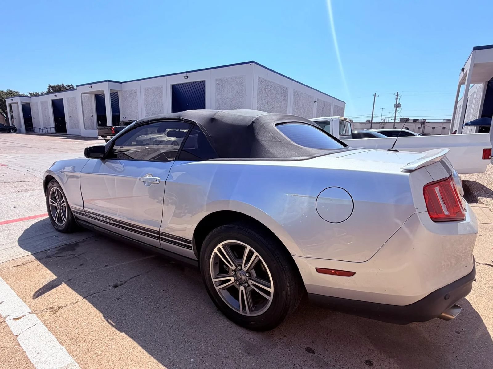Used 2012 Ford Mustang Premium w/ Security Pkg RWD image 2