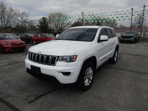 Used 2021 Jeep Grand Cherokee Laredo AWD/4WD image 3
