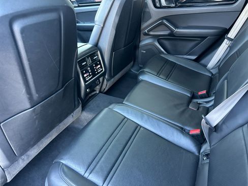 Certified 2022 Porsche Cayenne S Platinum image 13