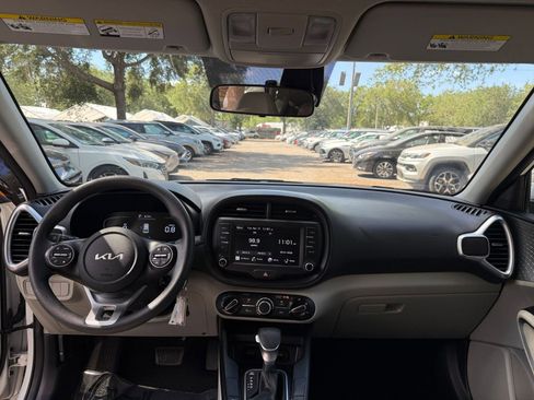 Used 2025 Kia Soul LX w/ LX Technology Package FWD image 30