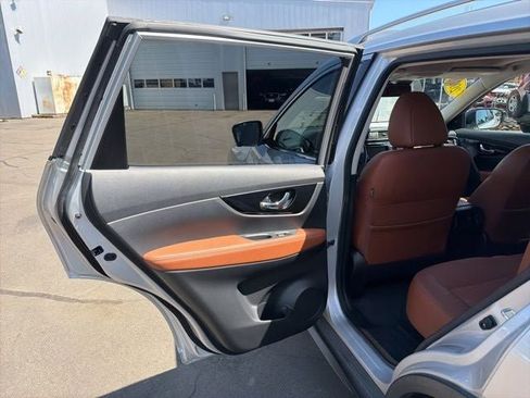 Used 2018 Nissan Rogue SL w/ Premium Package AWD/4WD image 25
