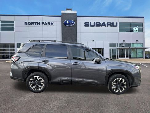 Certified 2025 Subaru Forester Premium w/ Convenience Package #1 AWD/4WD image 2