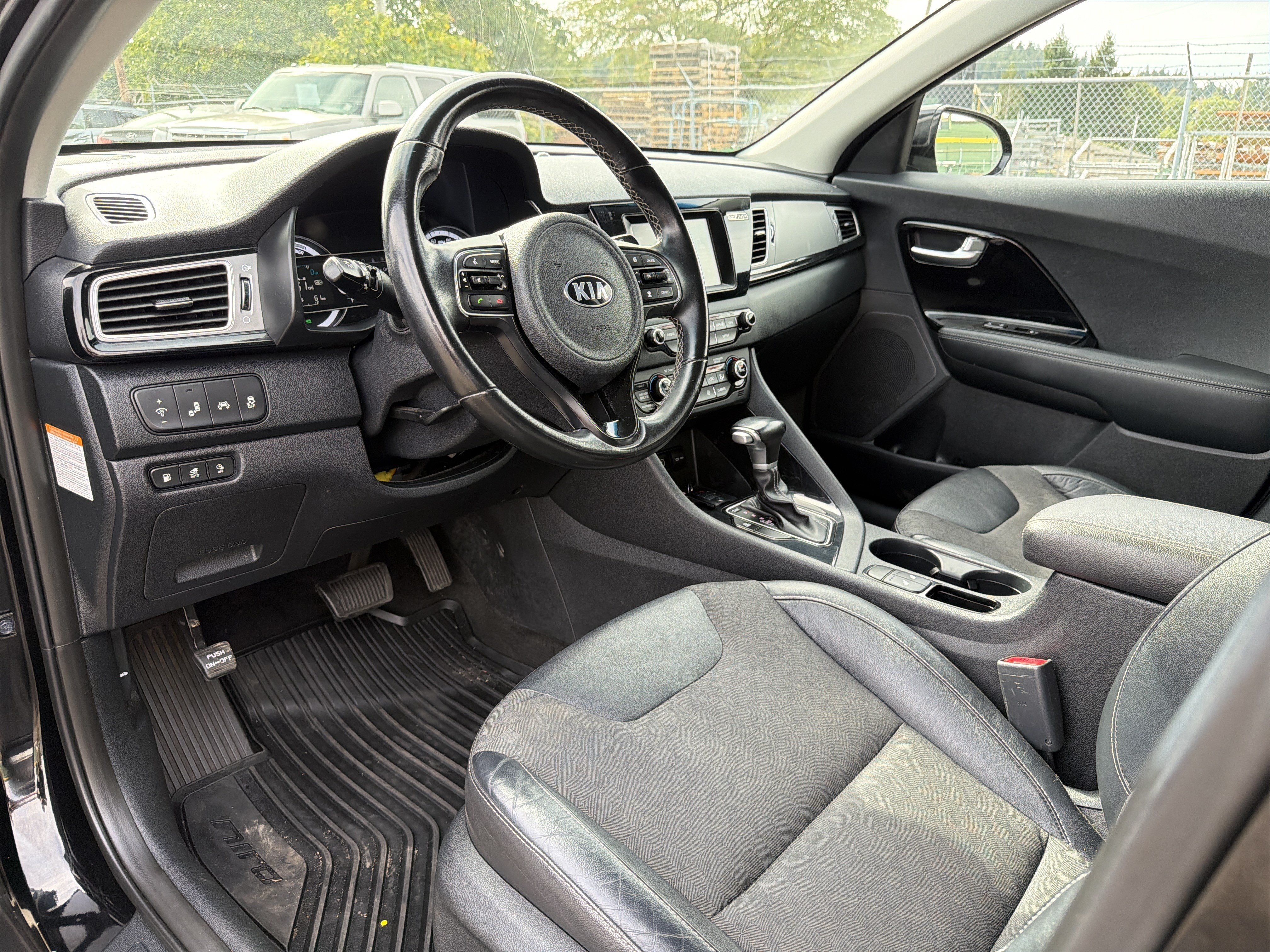 Used 2018 Kia Niro EX FWD image 7