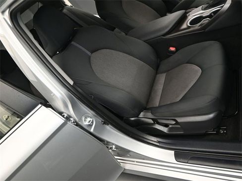 Used 2021 Toyota Camry LE image 18