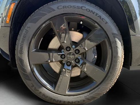 New 2026 Land Rover Defender 110 X-Dynamic SE AWD/4WD image 9