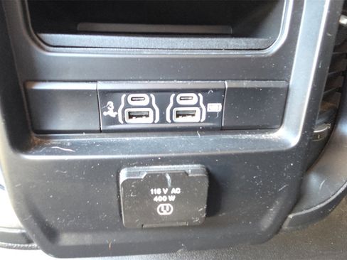 Used 2019 RAM 1500 Laramie image 25