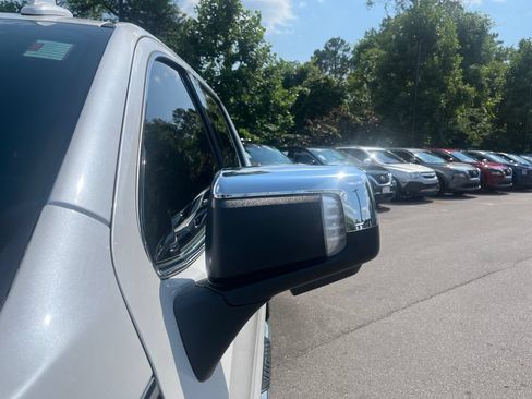 Used 2022 GMC Sierra 1500 SLT AWD/4WD image 36