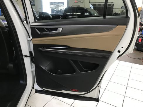 Used 2024 Volkswagen Atlas Cross Sport SE FWD image 11