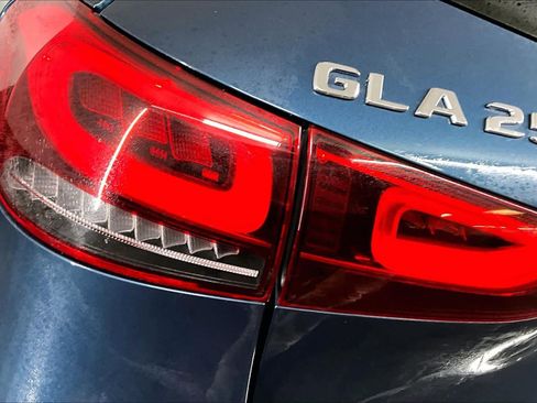 Used 2021 Mercedes-Benz GLA 250 4MATIC image 26