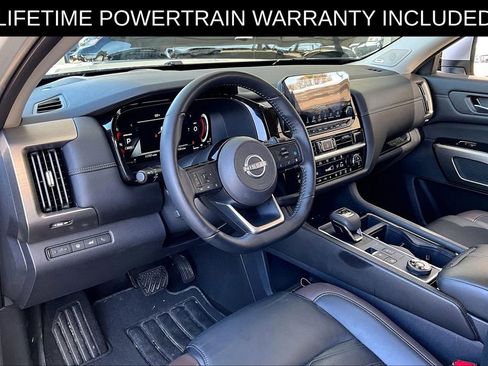 Used 2025 Nissan Pathfinder Platinum w/ Cargo Package image 15