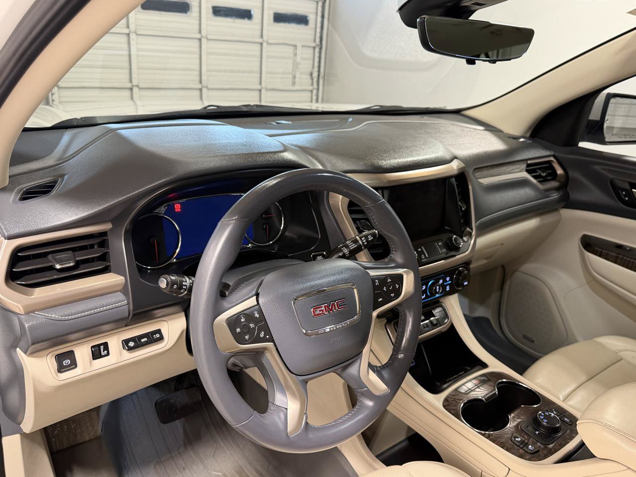 Used 2021 GMC Acadia Denali w/ Denali Ultimate Package AWD/4WD image 14