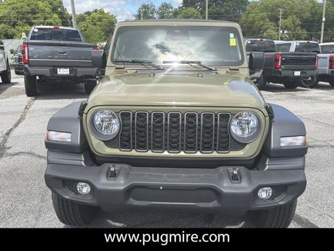 Used 2025 Jeep Wrangler Sport AWD/4WD image 2