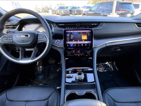 Certified 2024 Jeep Grand Cherokee Limited w/ Black Appearance Package image 14