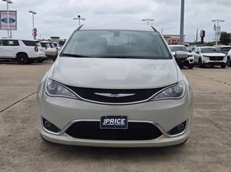 Used 2017 Chrysler Pacifica Touring Plus w/ Tire & Wheel Group FWD video 2