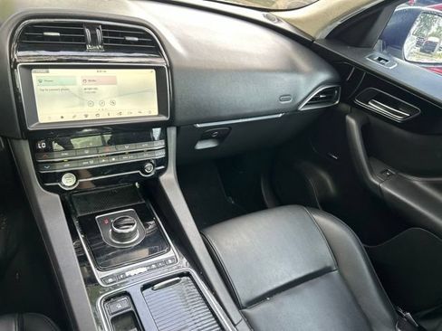 Used 2020 Jaguar F-PACE AWD/4WD image 11