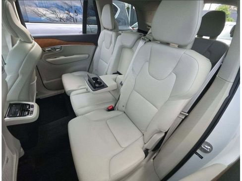 Used 2022 Volvo XC90 T6 Momentum w/ Advanced Package image 5