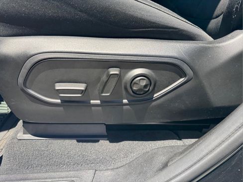 Used 2025 Jeep Grand Cherokee L Laredo RWD image 16