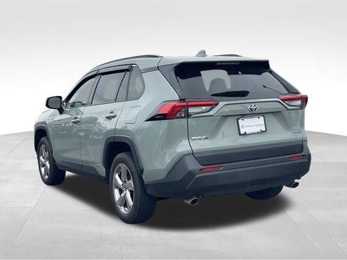 Used 2021 Toyota RAV4 XLE Premium AWD/4WD image 5